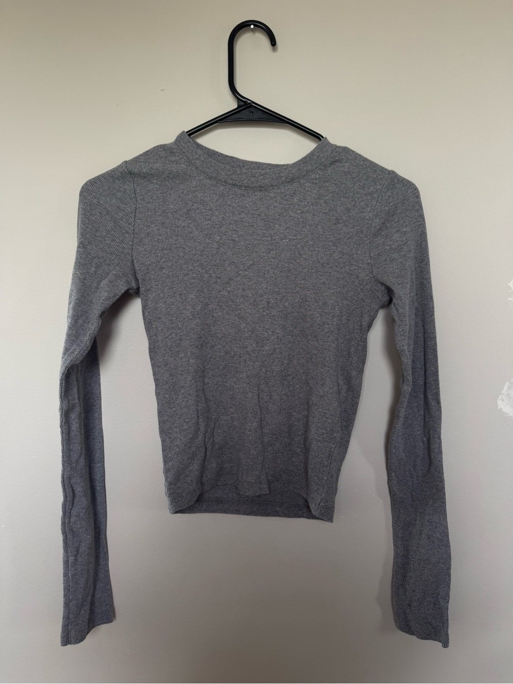 Hollister Must-Have Collection Gray Ribbed Long Sleeve Crop Top Size Small S